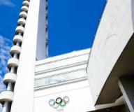 Olympiastadionin torni alhaalta päin kuvattuna