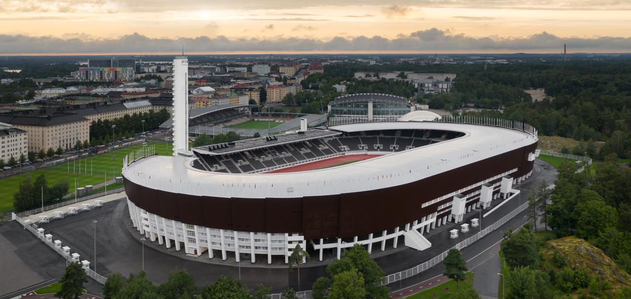 Olympiastadionin julkisivusta uusi ilmakuva elokuu 2020.