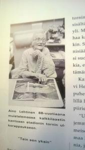 Lehtikuva Aino Lehtisestä, naisesta, joka auttoi rakentamaan Olympiastadionin tornin.